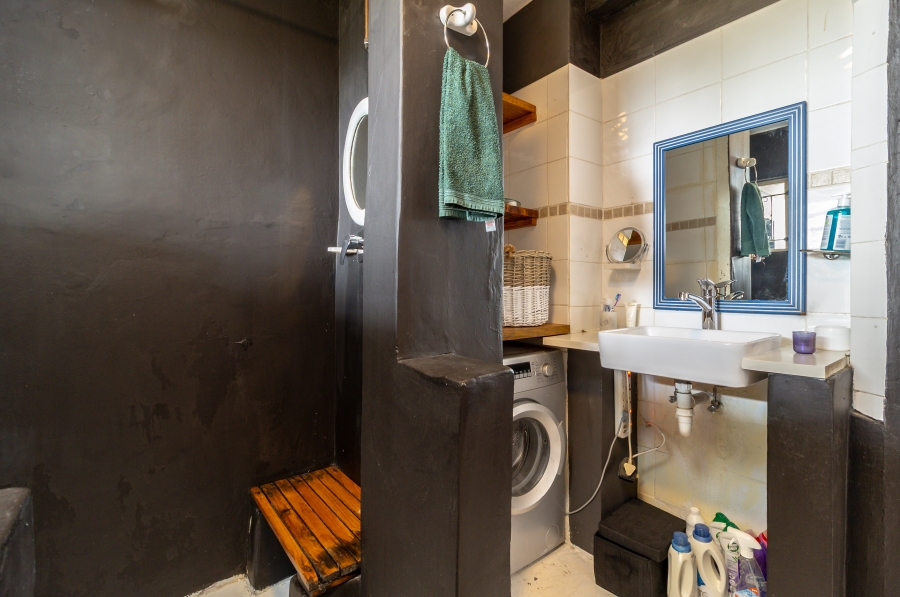 To Let 1 Bedroom Property for Rent in Green Point Western Cape